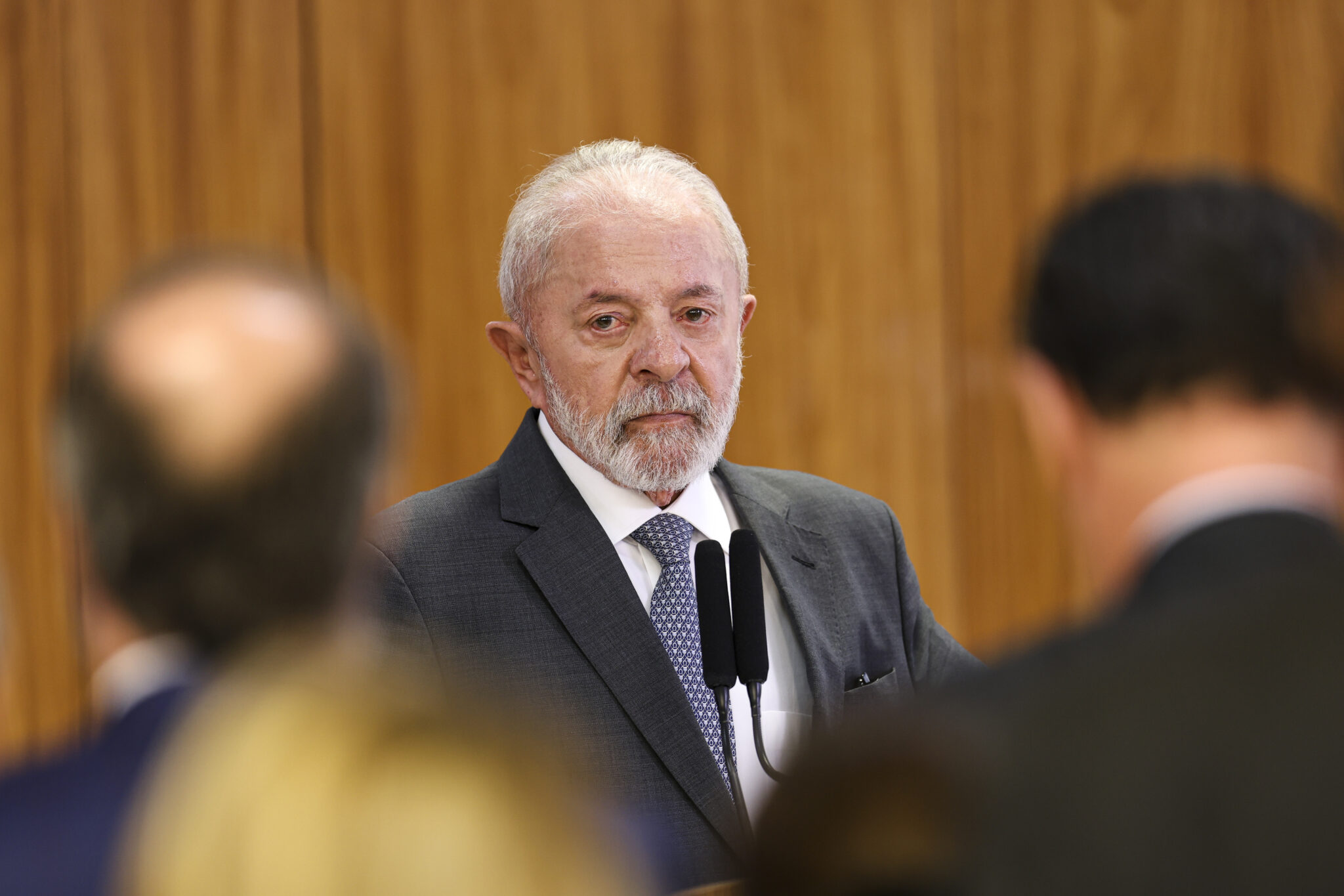 Foto notícia - Como o Governo Está Afundando o Brasil em Silêncio